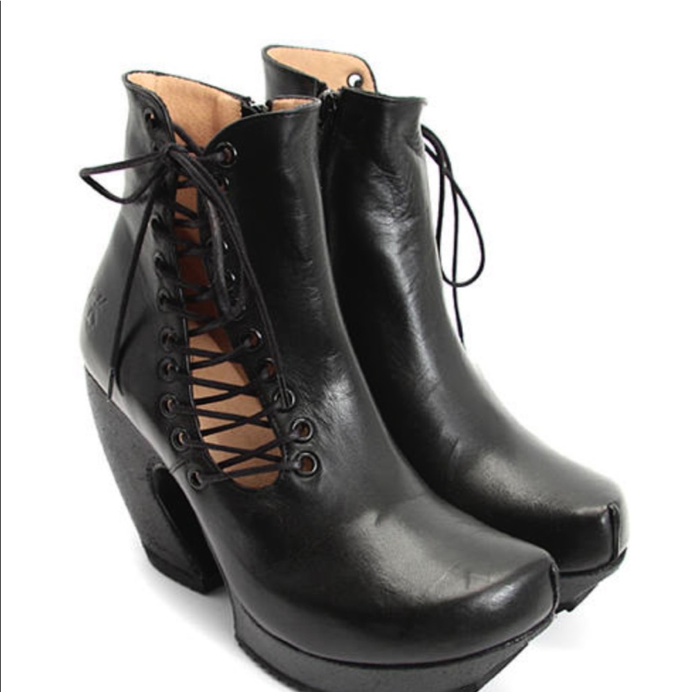 Prepare Venture John Fluevog lace platform Boots